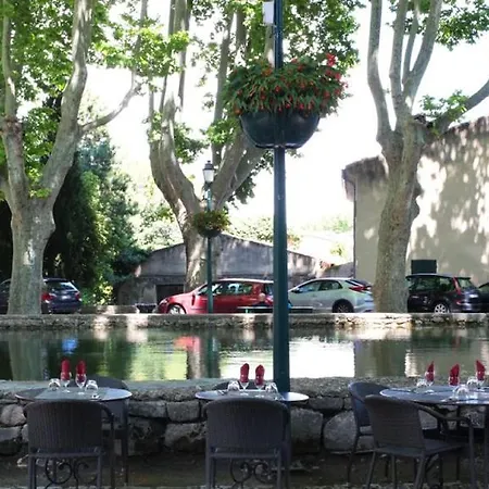 Hotell Logis De L'etang 2*