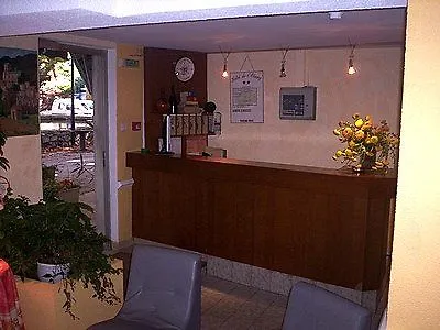 Hotell Logis De L'etang Cucuron