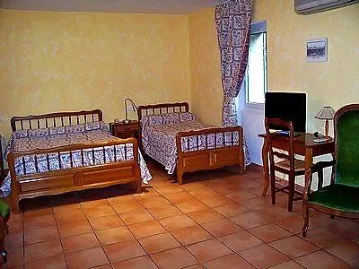 Logis De L'etang Hotell Cucuron