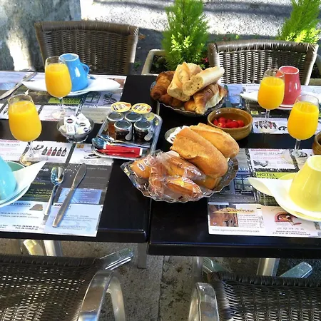 Logis De L'etang Hotell 2*