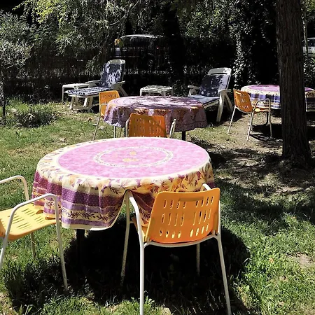 Logis De L'etang Hotell Cucuron