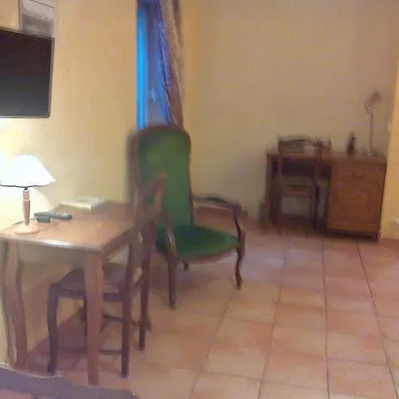 Logis De L'etang Hotell